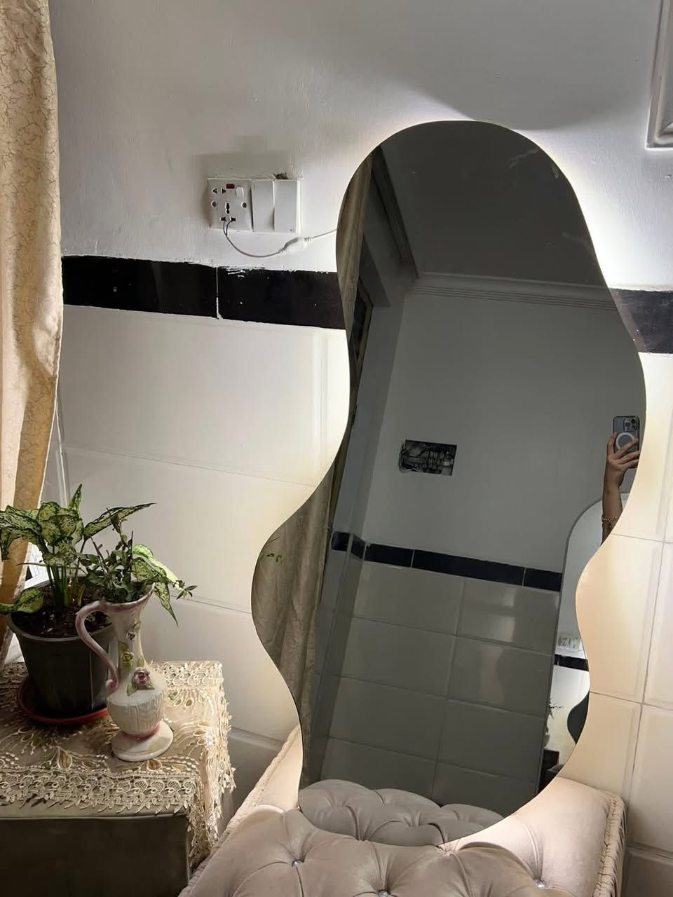 مرايات جدد اخذتهن وسبب المكان اريد بيعهن كلمن وسعره رقم ***********
