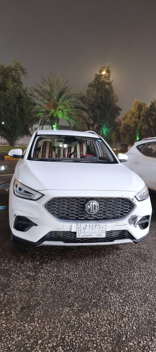 السلام عليكم 
‏‏  MG zs  2024 لون ابيض رقم بغداد
 بصمة عدد 2 
 ماشية ٢٦ الف كيلو فقط 
‏‏وهاي بعض مواصفات السيارة:
منظومة غاز جديدة زافولي الايطالي
المنظومة اقتصادية جدا جدا وناعمة و ماكو دونز نهائياً لان الغاز معروف مميزاته شنو والاوكتان شنو.
‏‏- حجم المحرك  1.5
‏‏-  التشغيل عن طريق بصمة 
‏‏   ‏-  AIRBAG ايرباگ عدد 2
‏‏- لايت زينون + LED 
‏‏- بك لايت LED
‏‏- قبضات ابواب المنيوم  
‏‏- مقود جلد حياكة
‏‏- مقود D رياضي 
‏‏- مثبت سرعة 
‏‏-شاشة كبيرة تدعم نظام اندرويد اوتو
‏‏- حساسات خلفية 
‏‏- تبريد لمس من الشاشة 
‏‏- قطعتين تبريد
‏‏- هاند بريك بصمة 
‏‏- نظام نزول منحدرات 
‏‏- نظام مانع تزحلق 
‏‏- انظمة اخرى مااعرفها
‏‏- نظام مراقبة البطارية و ضغط الهواء في الاطارات.
- اكتشاف الاعطال وإظهارها على العداد.
السيارة خير من الله ومابيها نقص برغي
بيها مكانات بارد فقط وتكحيل بسبب دحچة 
مكفولة من الصبغ
‏‏السعر ١٢٠ ورقة، مكاني كربلاء البوبيات
  وربي يوفق الجميع واسف للاطالة
*********** حسنين قيصر 
ملاحظه اي واحد يضيف منظومة غاز لسيارة MG ومحافظ على جدول صيانته وتبديلاته عند الشركة يبقه بالضمان لمدة 6سنوات ماعدى الگير والمحرك
