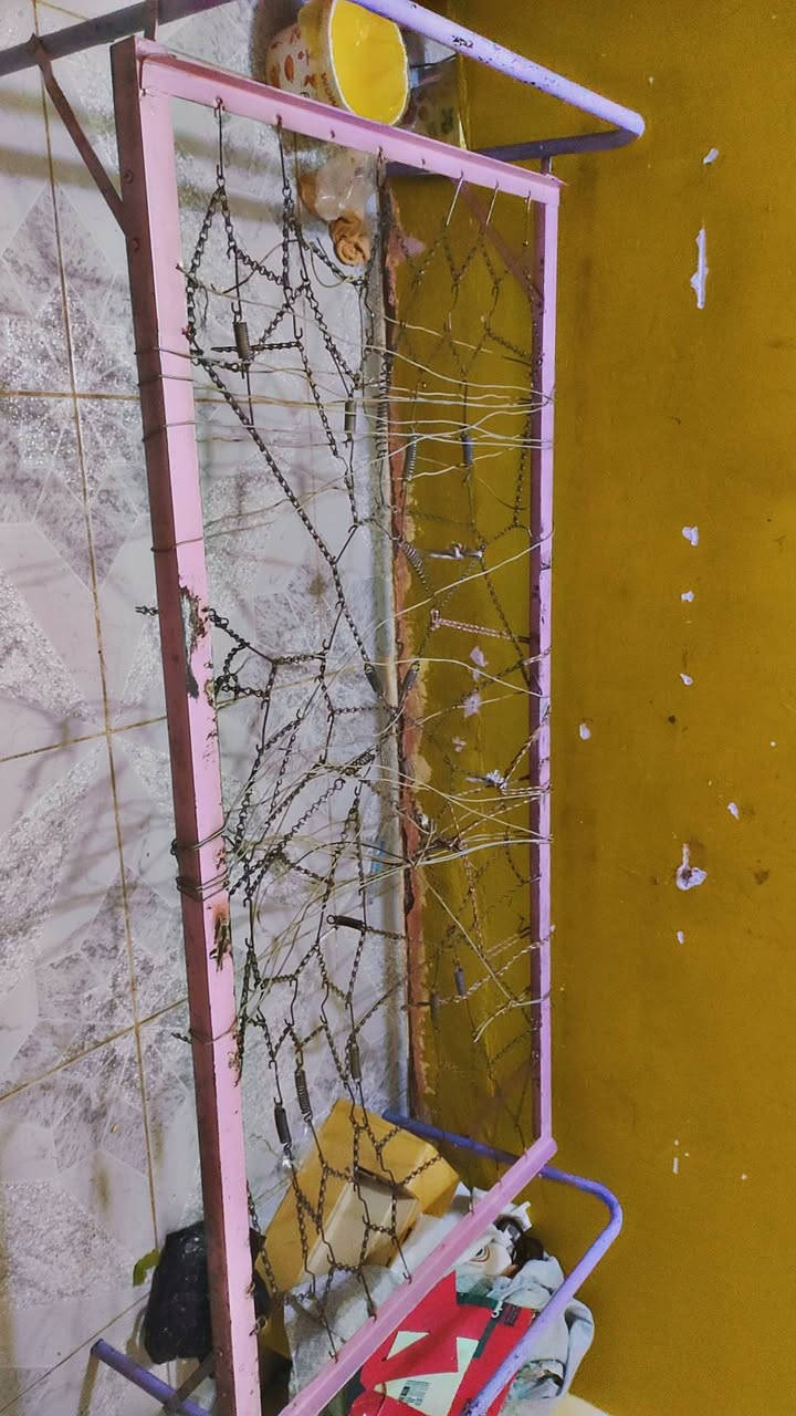 سرير نفر واحد
حديده زين فقط الي بالنص مثل ما موضح بالصورة يرادله تعديل بسيط احنا مخلين كرتون فوكاها تتحمل وزن 
سعرها ٢٥ الف
مكان فلوجة حي جولان قرب مضيف جريصات


**إذا كنت صاحب هذا الإعلان وتريد حذفه لأي سبب، رجاءا أرسل رسالة إلى الدعم الفني**