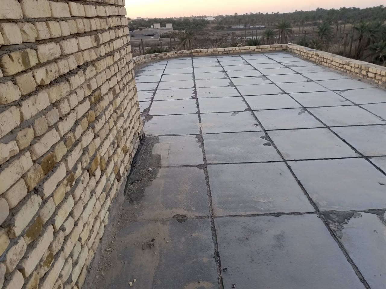 سلام عليكم بيت زراعي البيع مقابل الكهرباء الجديده قريب على شارع العام ماي كهرباء والمجاري قريبه عليه ستقبال 4 غرف صالتين حمامات دخليه وخارجية مطبخ حار وبارد بناء حديث منطقه حلوه وره بيت سيد مرتضى كلش أي ستفسار اتصل على الرقم ***********
