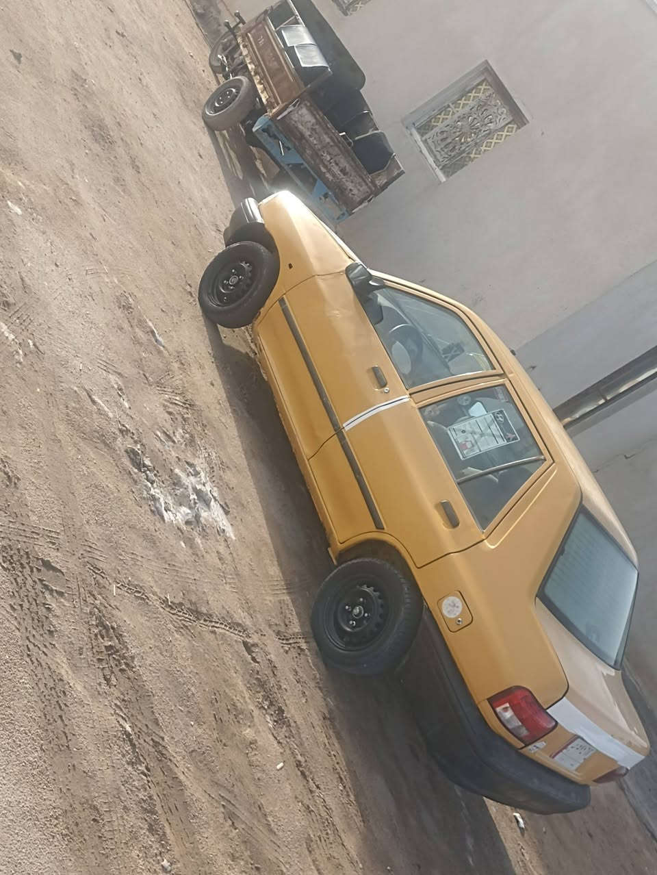 سلام عليكم سايبه للبيع موديل 2016 رقم بصره سنويه 2027 كير مكينه حداده طخم تأير كهربايات جاهزه راعيه موجود تحويل ثاني يوم مكانه بصره سعره 20.     ***********
