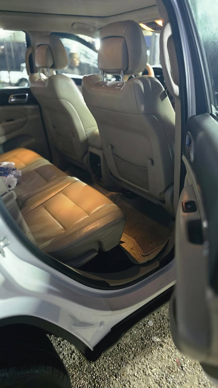 8‏JEEP201
جيب فئة:    اوفر لاند 
موديل:    2018
مكينة:     V6 3.6

سياره وارد أمريكي من الخارج اجت مكفولة الضرر بالعراق جاملق ايمن مبدل فول موصفات أعلى فئة بيه ملاحظات مبينه بالسونار

السعر 220  وبيه مجااال 

اتصال : ***********

المواصفــات  1/1
بصمه 
بانورامـــا
رادار جانبـي نقطة عميـاء رادار خلفـي
كشن حار بارد - كشنات الخلفية هيتـر
كشنات جلد كنتارة
داخل قرميدي
ستيرن هيتـر + كهرباء
نظام توقف اوتـو ستوب
حساسـات امامي خلفي
صندوك كهربائـي
سماعات سستم صـوت
دمام بالصنـدوك
بصمة و تشغيل عن بعـد
كيج الكترونـي
نظام متعدد اوتو للطرق
مري قلاب وشفط

الرمادي
