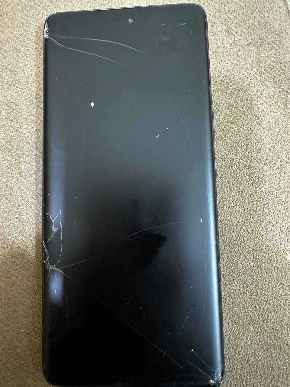 هونور X9c 
ذاكرة 256 
عشوائية 12 
اندرويد 16 
فطور بالبلازما
وفطر بزجاج الكامرات 
الجهاز شغال طبيعي 
وياه حافظة دفترية جلد 
وشاحن تجاري 
سعره 170 قفل 
بدون مراوس 
مكاني بغداد 
رقمي 
*********** بغداد, العراق
