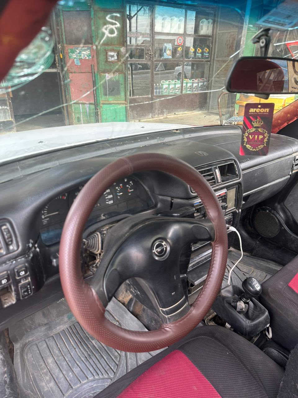 السلام عليكم
اوبل فكترا
كير ومحرك شرط
السيارة جاهزة 
السعر 14 وبيها مجال قليل
للاستفسار اكثر :
***********
