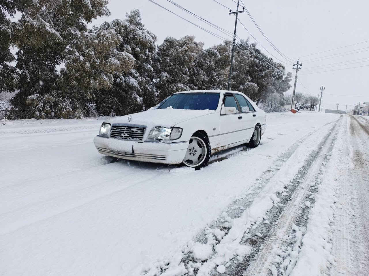 سلام عليكم
مارسيديس بنز شبح

 بلاديه

S. 320 

W140

موديل  1995

رقم اربيل

هزه وفحص وسنويه بسمي كلها جديده داخليه قماش بدون اسلايت دبل جام كير ومحرك خير من الله كهربائيه كلها شغاله مملعوب بيها تبريد تدفئه كلهابشرط بيها قطعتين صبغ فقط.
سعرها 110

وتساب ***********
