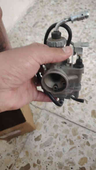 كابريتر بوكسر 5 كير للبيع 
شغاله مابيها شي
السعر 25 الف
واتساب ***********
