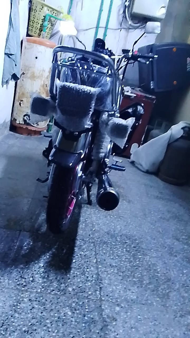 سلام عليكم دراجه ايراني سالي سبوع من منزله من الرمبه موديل ٢٠٢٥ سعرها مليون وبيها مجال متواجد فقط وتساب واتصال فيس بوك ما متواجد ,***********
