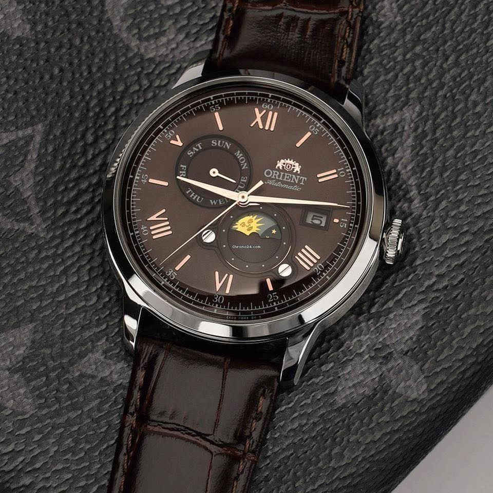 Orient Bambino

وكالة كامل المرفقات 

اوتوماتيك 

22 حجر 

احتياطي الطاقة 40 ساعه 

قطر 41.5

نظامي قمري 

قرص قمري وشمسي يدور 24 ساعه 

مقاوم للماء 30 متر 

سير جلد طبيعي 

ماكنه كشف 

توجد خدمة توصيل 

***********
