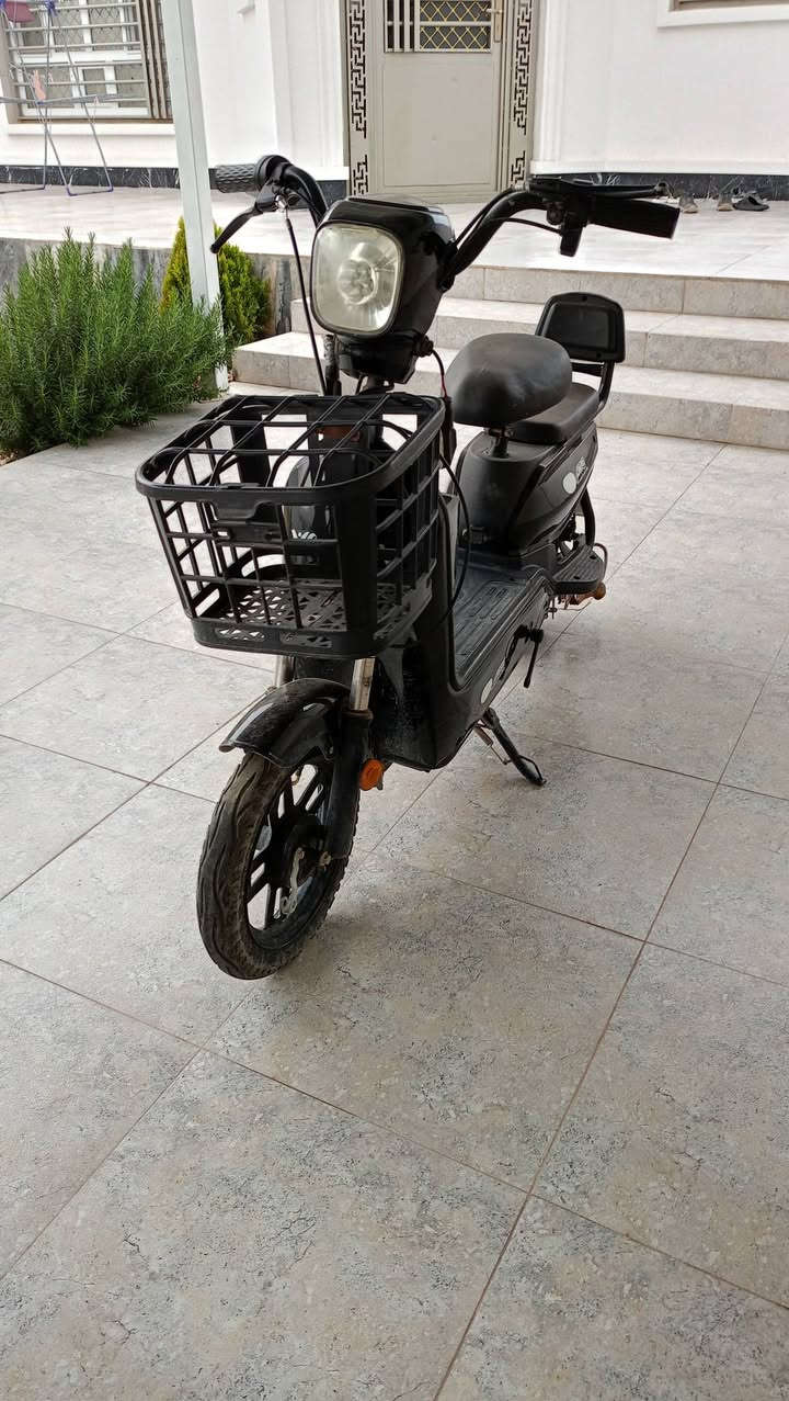 السلام عليكم للبيع دراجه شحن حجم 14نضافه 100على 100 3 بطاريات سرعتها الحقيقه 66 دراجه سويج تشغيل عن بعد بيهه دبل سويج ودبل بصمه اشاره يمين اشاره يسار
لايت زنون مقعدين بريكات بل مكان.سله اماميه لتحميل الغراض برغي مانقصه السعر 250 وبيه مجال بسيط مكاني صلاح الدين الظلوعيه رقمي *********** ،
