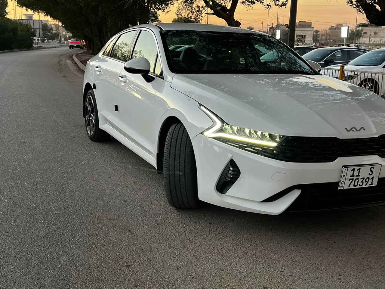 كي فايف K5 موديل 2023
‏‎فول 1/1  عدة البانوراما رقم بغداد الدولي بأسمي 

‏‎خليجي ماشيه (30 الف) بحالة الوكاله حقيقي 

‏‎‏K5 على وضع الشركة بعدها

‏‎محرك 2500 الجبير المرغوب 

‏‎المواصفات 

‏‎دخول ذكي بصمة + تشغيل عن بعد 

‏‎شاشة اصلية + كاميرا دواره

ابل كار بلي أندرويد 

‏‎حساسات امامي خلفي

مصابيح هيلوجين ثلجي 

‏‎المصابيح الامامية زنون +LED

‏‎المصابيح الخلفية LED

‏‎اضائه ضبابيه

‏‎مقاعد مخمل  + كهرباء 

‏‎سايد بريك بصمة

‏‎مثبت سرعة

‏‎فول تحكم ستيرن

‏‎5 وضعيات قيادة SMART-ECO-COMFORT-SPORT-COSTOM

‏‎مري كهرباء قلاب 

‏‎تبريد قطعتين 

تبريد منفصل 

محرك كير شرط بلادي

السياره مكفوله من الفتح والصبغ بيها بارد كلش كلش بسيط إصبعين بالجاملغ الأمامي 

السعر 196 وبيها مجال كلش كلش بسيط 

مكاني بغداد حي الاعلام 

للستفسار ☎️ :***********
