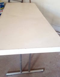 ميز خشب ثقيل • ٢م×١م • بغداد جديدة