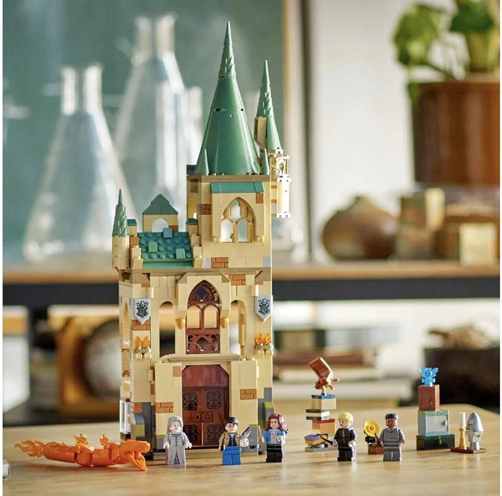 LEGO Harry Potter Hogwarts: Room of Requirement (76413).
تتضمن 5 شخصيات صغيرة (Minifigures) من عالم هاري بوتر.

تتميز ببناء مفصل لغرفة الطلب يمكن فتحه للعب، مع غرفة قابلة للفصل لشخصية "السيدة الرمادية". 

تحتوي على شخصية "Fiendfyre" القابلة لإعادة البناء لتصبح ثعباناً نارياً. 

المجموعة مكونة من 587 قطعة ومناسبة للأعمار من 8 سنوات فما فوق. 

ليكو اصلي 
55 مع التوصيل


**إذا كنت صاحب هذا الإعلان وتريد حذفه لأي سبب، رجاءا أرسل رسالة إلى الدعم الفني**