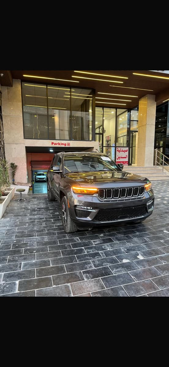 السلام عليكم جيب للبيع او مرواس حسب القناعه مديل 2024 ماشيه 7 الاف 5 راكب عنوان بغداد شارع المغرب ***********
