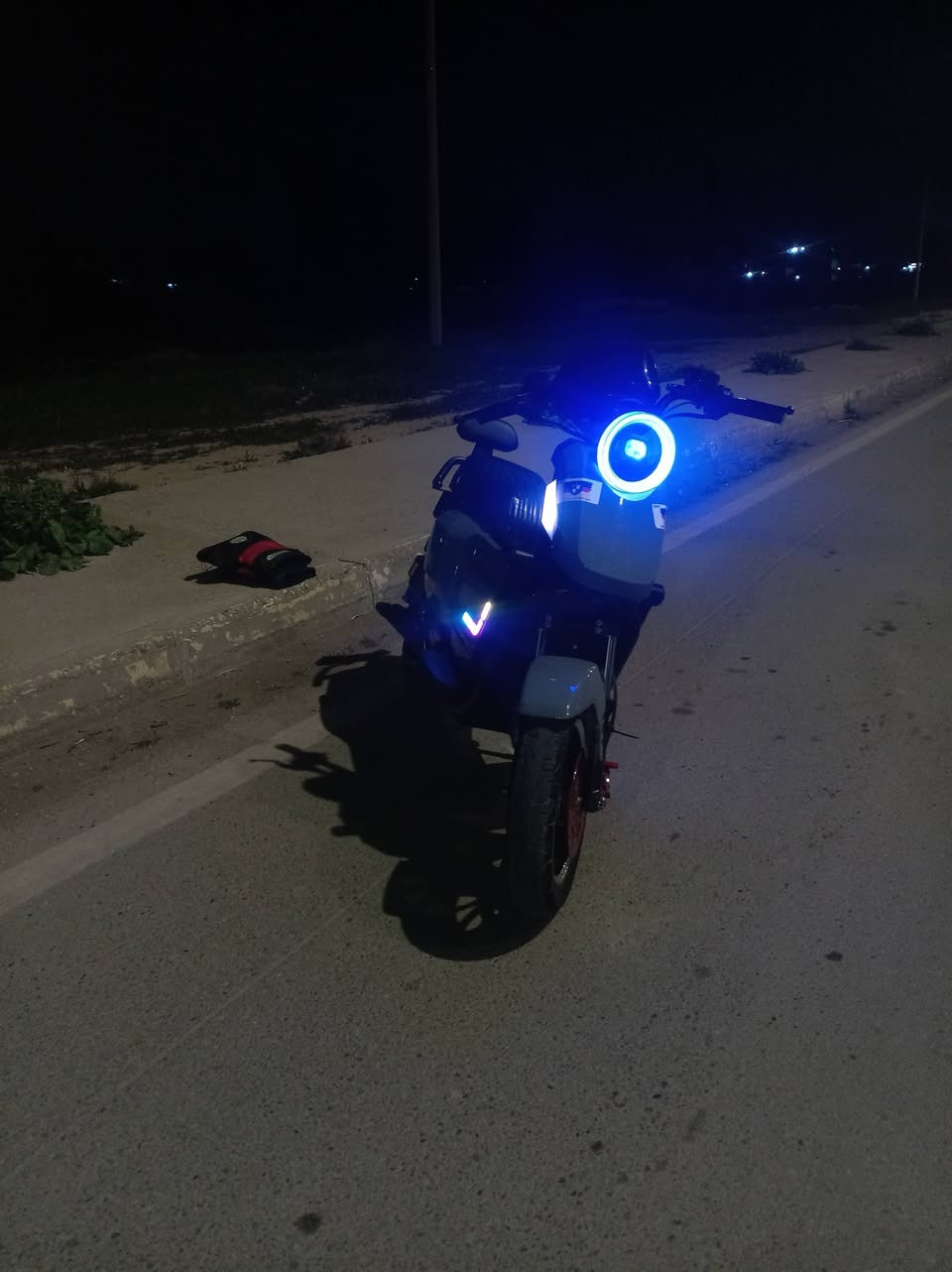 السلامُ عليكم f3للبيع مكاني كركوك طريق بغداد
لون الدراجة رصاصي 
ملف 2000

بي دكم بل شاشة مال تحكم ام بيثري

كشن حجم كبير يشيل تلث نفرات

بي جنطه للغراض مثل ماتشوف 

بطاريات ونلي الاصلية 32امبير الواحدة ويحتوي على 5من البطاريات

الدراجة كلها من ونلي الدراجه تاخذها مكفوله من التاير للتاير 

يقطع مسافة 100 كيلو بلشحنة الواحدة 

دسكات ونلي الاصلية 

السرعه الحقيقية 90 اما التقرة بلشاشة110

تايرات جوبلس 

الڤولتية بلشاشه تصل 70v وذا تشحنها فترة صغيرة تصل 68v

وبنضام اربع سرع 

وبي درع من يكع يكف على الدرع

ولايت زنون 

وهورن بوق 🎺 عالي صوتة حيل 

وبي اشاير 

ونطيك ويا جفوف مالات المطور ينحطن بلسكان 

وبي نظام R و P و D؟ 

السعر 650الف وقابل للتفاوض

ولاتجي تكلي الجديد بـ500الف 
الجديد بـ950الف 

رقم الهاتف ***********بي واتساب بس تراسلني كبل اجاوبك 
او اتصل خط
