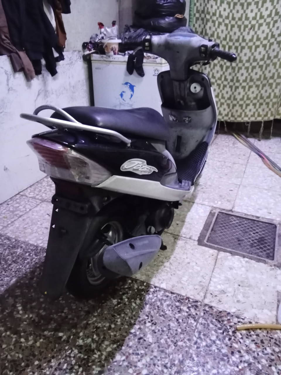 السلام عليكم شباب دراجة ماكس منغولي دراجة كاملة مكملة ملاح كلش قوي مثل ما اموضح  بلصور كابريتر سلف ابلاديات كفرات كلهه تايواند لاصليات كهربائيات كلهن شغالات كيلومتر كيج بانزين كلوب عالي ناصي سكن وية البريكات اشاير يمنة يسرة مابيهة نقص ابد جديدة بمعنة الكلمة شلعة ومعدل ونعومة متنسمع برغي واحد ما مفتوح بيهة العنوان بغداد باب المعضم ولا ستفسار ***********
