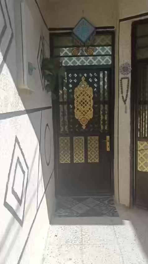 بيت للبيع ١٠٠ الوجه ٥ بناء حديث العنوان بغداد العبيدي الشهداء الثالثه بناء حديث كما في الفيديو أي استفسار خاص الشرايً خاص ***********
