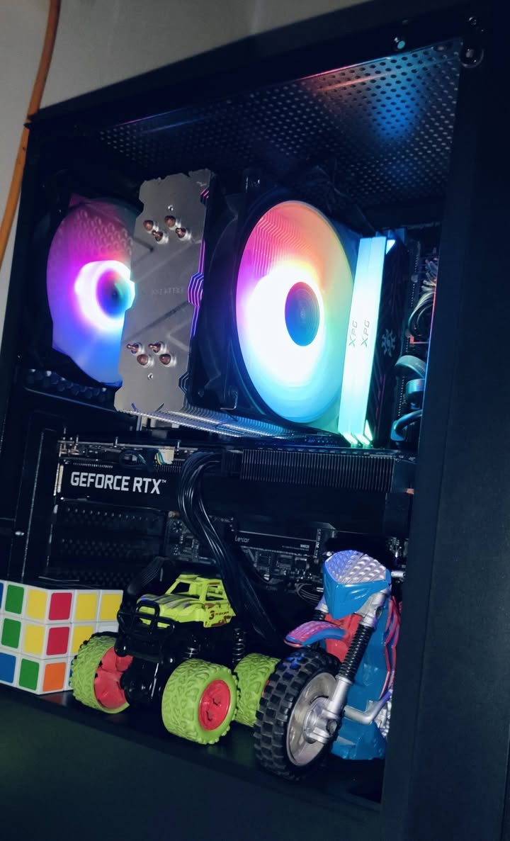 أسلام عليكم 
للبيع تجميعة PC Gaming كامل بحالة ممتازة 🎮
⚡ المواصفات :
🎮 GPU: GALAX RTX 3060 12GB
🚀 CPU: Intel Core i5-11400F
🧠 RAM: XPG D41 RGB 16GB DDR4 3200MHz(2×8)
🧩 Motherboard: Gigabyte H510M S2H
💾 التخزين:
🔥 Lexar NM620 1TB NVMe SSD
➕ Kingston 120GB SSD
➕ Seagate 1TB HDD
❄️ تبريد RGB: Deepcool Gammaxx 400K
⚡ PSU: Aigo 650W Bronze
🖥️ Case: Aigo A290 RGB (4 مراوح)
🎯 معاه كامل الملحقات:
🖥️ MSI G241 144Hz
🖱️ Glorious Model O
⌨️ AULA S2016
🖱️ Redragon Flick Pad
🔋 UPS Maxma 2500
ملاحظة/ كل القطع متوفرة كراتينهن وبحاله جيد جداً من اصغر قطعه لأكبر قطعة +حساب ستيم هديه يحتوي على الكثير من الالعاب سلسلة بتل فيلد وغيرها من العاب
السعر مليون و100 الف


**إذا كنت صاحب هذا الإعلان وتريد حذفه لأي سبب، رجاءا أرسل رسالة إلى الدعم الفني**