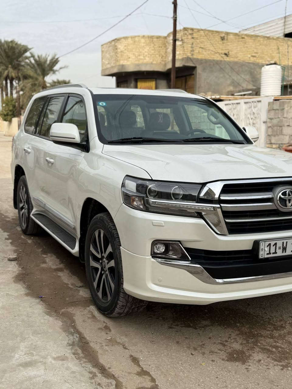 السلام عليكم للبيع لاندكروز موديل 2019 ابريم اصلي رقم بغداد الجديد دولي بسمي مشروع وطني تحويل مباشر سياره مكفولة كفاله عامه من صبغ والتبديل وفتح. 
فول مواصفات 1/1
بصمه تشغيل
5بصمات ابواب 
فتحه سلايت
كشنات ثنين كهرباء ثلاث حركات 
كشنات جلد اصلي
ديفيدي بل قماره 
عداد لكزز
زراكات
اشارة لكزز
مري قلاب
مري شفط
جنطه شفط
شاحن 
دبل ماوس
مثبت سرعه
سبعه راكب
ثلاث قطع تبريد
مطفايه حريق
محرك V6 
8ايرباك
حساس امامي
حساس خلفي
تحكمات ستيرن كامله
كامرة دوارة
وباقي مواصفات البريم معروفه. 
 ماشيه.(70)الف حقيقي
السعر (525 )ورقه $ وبيها مجال 
اللاستفسار اتصل على الرقم
*********** مكاني بابل
ملاحظة أنا مكلف بالنشر فقط.
