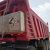 مقطورة للبيع موديل ٢٠٢٥ طول ٧.٥ دنكير ١٦ براد١٦ شريط على طولها أربعة م...