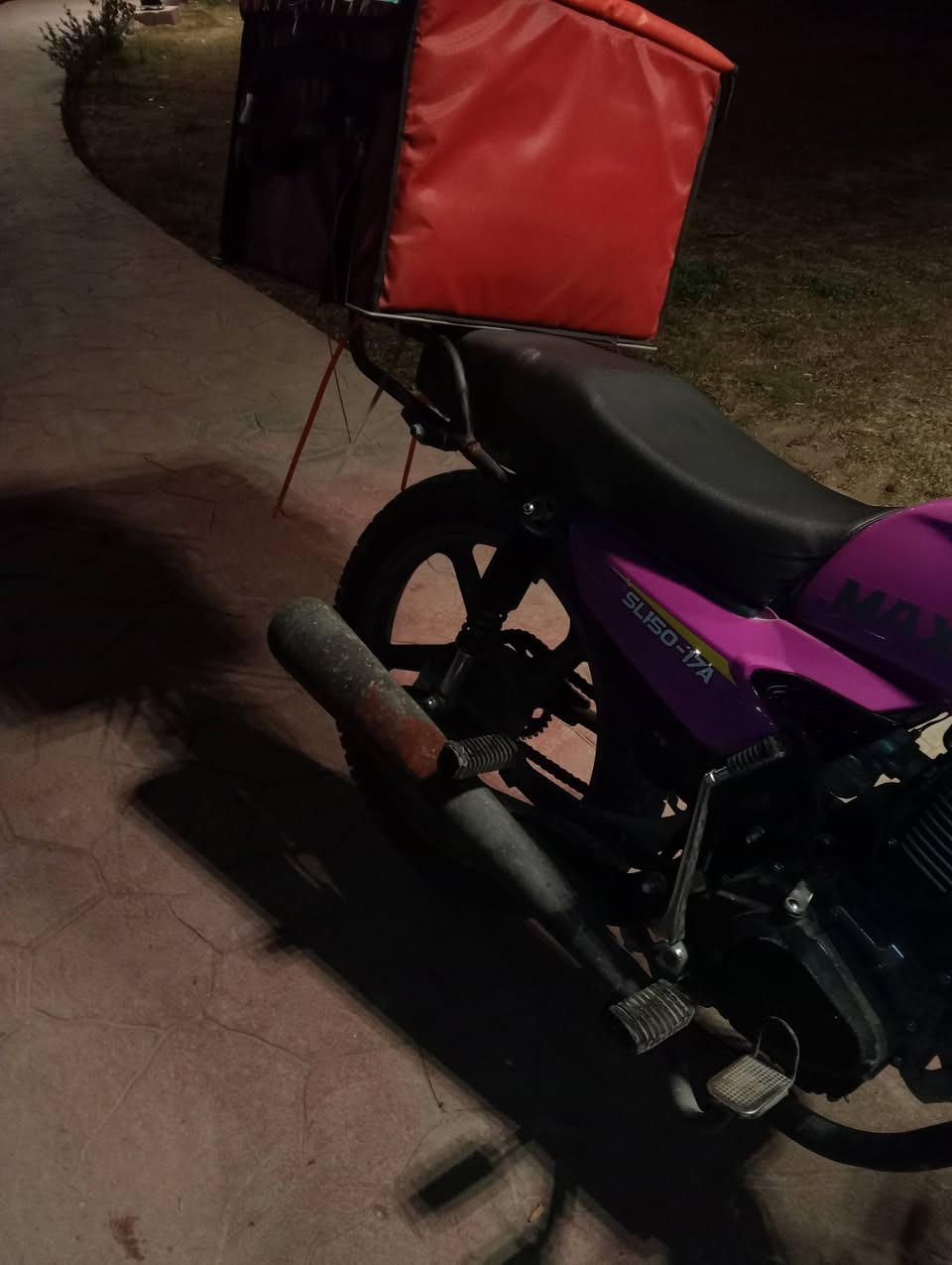 السلام عليكم ايراني سونلينك تخبل واكفه الاشيار والمازده الامامية اعتقد لأن باتري مابيها 
المهم رايدها ب 600 وبيها مجال ومابيها اي نقص ثاني ولا عطلانه وهاي صورها تشتغل هندر رقمي ***********
