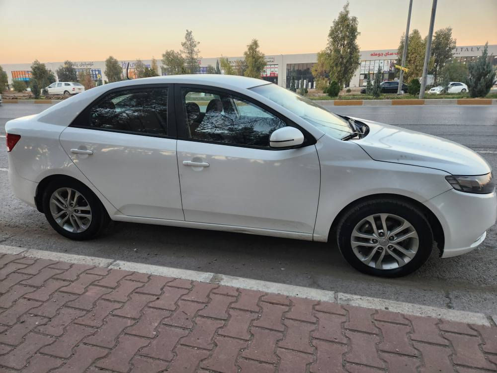 کیا سیراتۆ ٢٠١١ ناو سور ٦ گێڕ  و سوکان ڤۆلیۆم دەبڵ گێڕ و  گێڕ و مەکینەی بە شەرت نەکراوتەوە دوکەڵ نیە  ١٣٥٠٠٠ ڕۆیشتوە لەسەر دەقی شەریکە ماوەتەوە یەک دستە  قرچێکی پێشی هەیە بەس بۆنیتی بۆیاخە  نرخ 101 گەڵا *********** لە سلێمانیم السليمانية, العراق
