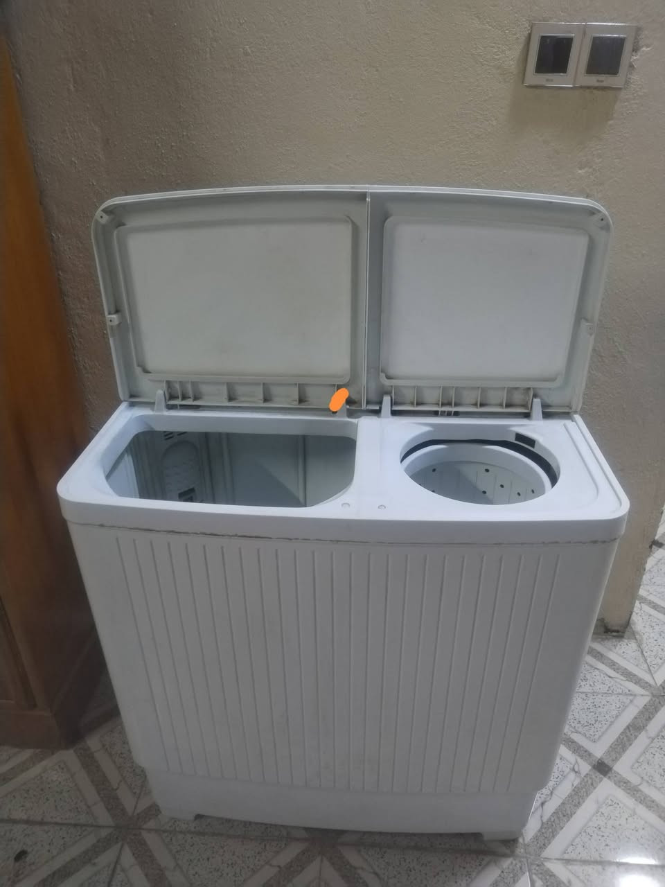 سلام عليكم
غسالة للبيع كلش نضيفة السعر ب 85 وبيها مجال
كنتور كلش نضيف السعر ب 140 وبي مجال
ميز تواليت السعر ب 50 وبي مجال
للأتصال *********** او *********** او مراسلة الصفحة
