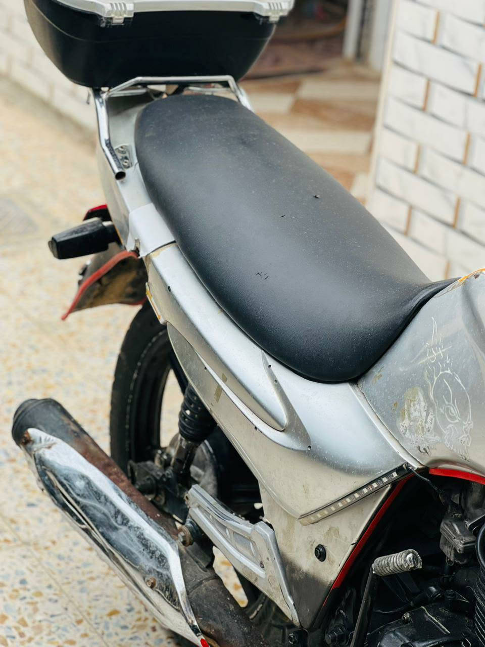 السلام عليكم للبيع دراجه سايم ٢٠١٣دراجه مكينه ناعمه وفول دراجه نضيفه اوراق كامله كمرك ومنفيس وقرص تاخذ تكمل معامله وترقم للاستفسار خاص او ***********
