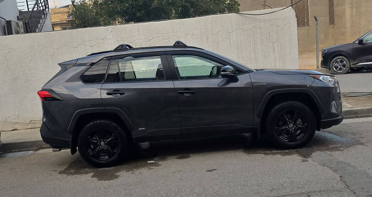 السلام عليكم 
للبيع تويوتا راف فور XLE 
موديل 2021 هايبرد 
فول مواصفات 
حادثهة الباب الخلفي او باب السايق طخة بسيطة نفس البوب مصلحات بدون فتح فقط والباقي مكفولة كفالة عامة وصور الحادث بالمنشور 
السيارة جديدا جدا بدون اي نقص من الباتري والتايرات والحدادية والدهن والفلاتر ادامة كاملة هسة مسويهة  بدون اي ملاحظات والحمدلله 
ماشية 44 مايل
رقم بغداد الجديد وبأسمي تحويل مباشر 
مكان السيارة بغداد الدورة
السعر 225 وبيهة مجال 
للاستفسار   ‏‪0776 587 2579‬‏

تابع الصفحه Auto Park/
اوتو بارك
