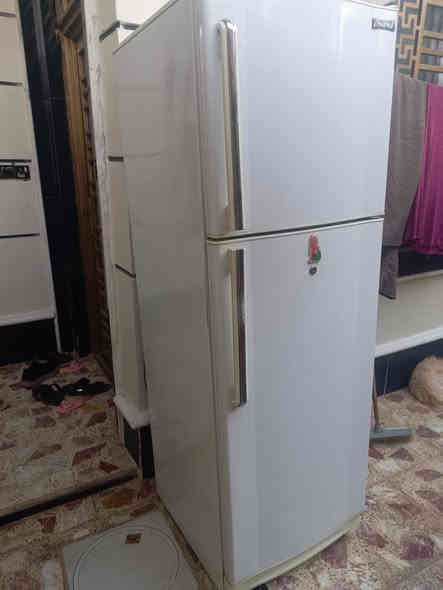 ثلاجة نضيفة جداً شرط تجميد كربلاء سعر 200 وبيها مجال

***********
