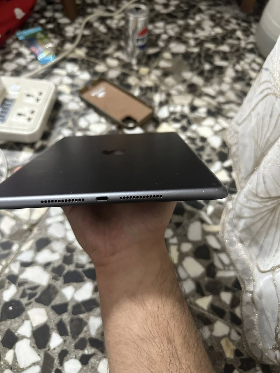 ايباد 9
ذاكره 64
نظافه 90 
جهاز كلش حلو
بطاريه 93
جهاز كلش نضيف
مبدل بيه فقط كلاس الي هوه لبلازمه وبصمه واكفه
بس مبدله اصليه 
سعر 200
تواصل ***********فقط وتساب
مكاني بغداد مدينه الصدر
