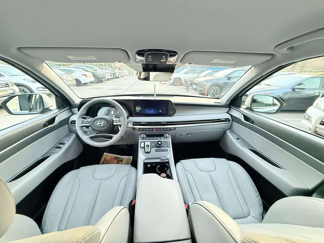 السلام عليكم 
للبيع بلسايد  موديل (2025)
فول مواصفات عدا الفتحه 
بصمه 
بصمه ابواب 
صندوك كهرباء 
مكينه V6.  (3800)
كير دكم 
7 راكب     3 قطع تبريد 
داخل ابيض 
لد امامي خلفي 
حساسات كامره 
سايدبريك بصمه 
هيتر كشنات 
هواي موصفات 
السعر 277 مجال بسيط 
مكان السياره بغداد الصالحيه 
الهاتف ***********
