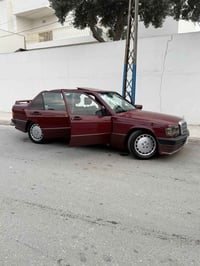 مرسيدس ١٩٠ • محدّثة ٩١ • داخل جلد