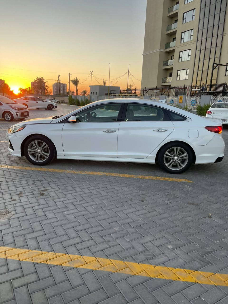 السلام عليكم سوناتا موديل 2018 فول مواصفات حادثه بابين جهت الصدر فتح وشد صبغ بنيد فقط  ويوجد سونار مكان بغداد حي الجهاد السعر 135 وبيها مجال الاتصال على الرقم *********** يوجد واتساب
