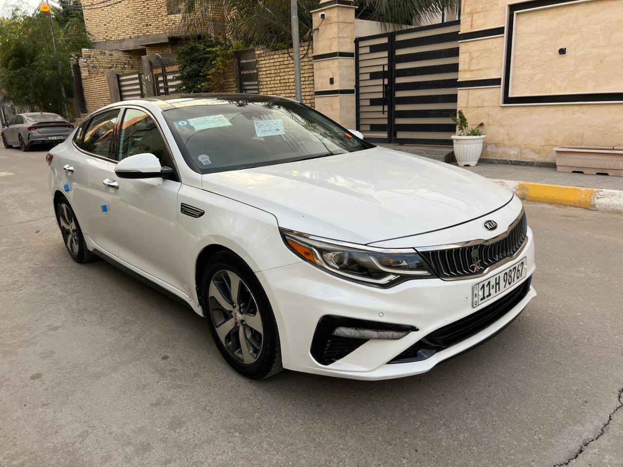 السلام عليكم 
كيا اوبتيما 2019 أمريكي حادثها جاملغ وبنيد مبدلات والباقي كفاله رقم بغداد تحويل فول مواصفات للاخير واحد على واحد ماشيه 90 الف 
محرك 2400 كزوزين 
السعر 148 وبيها مجال الشراي يتصل وبلخدمه *********** مكان السيارة ناصريه مركز
