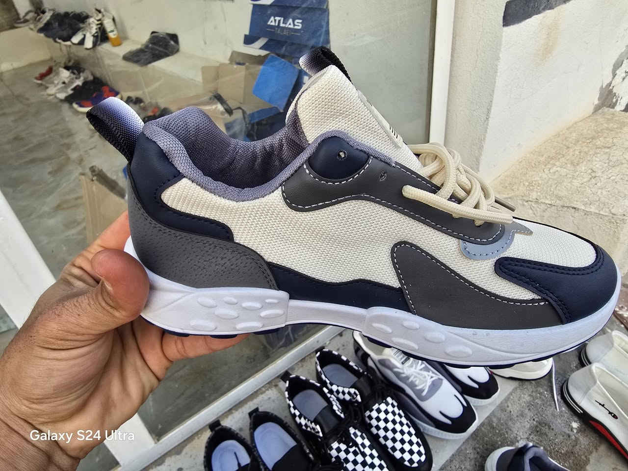 بعون الله تم فتح باله احذيه رجاليه قياس 35_43_44
الزبيديه حي الكرار مجاور مدرسه الحديديه...
اتصال ***********.***********
