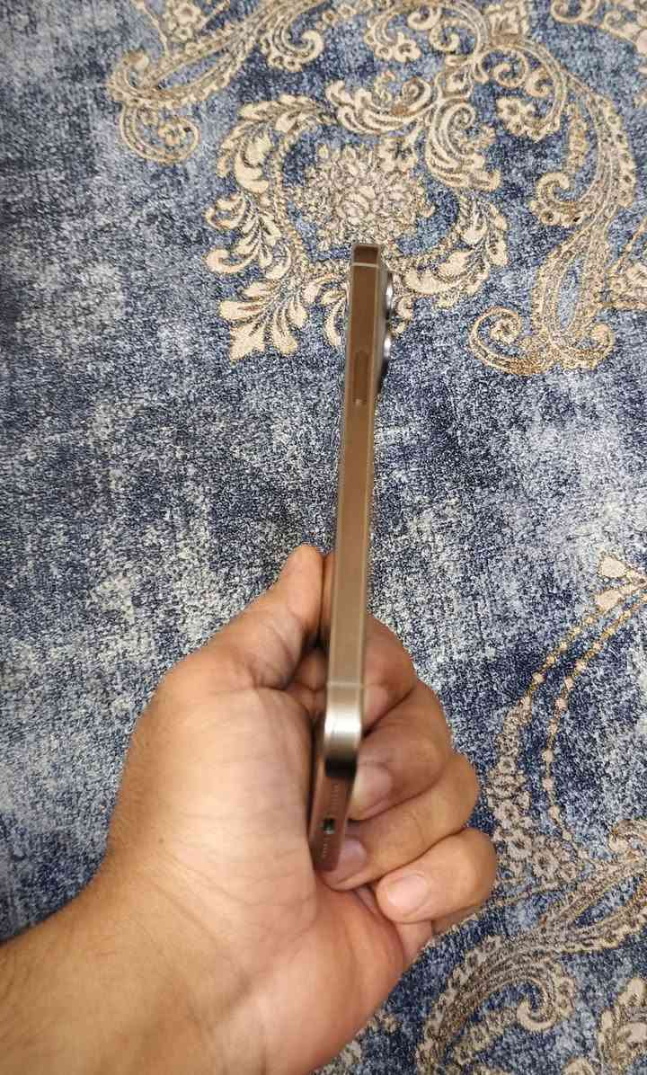 ايفون  15pro max
شرق اوسط 
نضافه 95%
بطاريه 88
ملحقاته كارتونه وكيبل موجودات
لا داخل صيانه ولا مبدل شي
فقط البارحه فلت من ايدي وشاشه صار بنصه بياض وابيعه على وضعه 
 &&فقط شاشه مضرره بي 
&&مكاني بغداد 
&&رقم,, ***********
بي واتساب 
سعره حلو ب650
