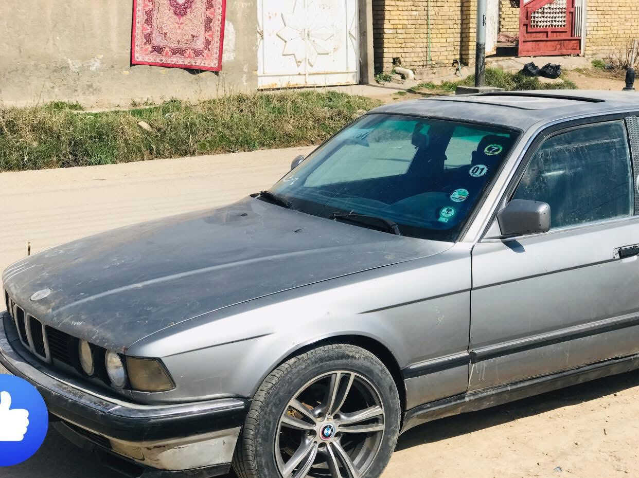 السلام عليكم ورحمة الله وبركاته BMW 736 للبيع او المراوس ببطه او مارك نفخ الون رصاصي فيلي صبغ بلادي محرك بلادي كير خير من الله سياره مال جناي كير اوتوماتيك حداديه جديده دواخل نظيفه الكشنات جلد 
السعر 39 وبيها مجال للشراي
المكان الديوانية قضاء البدير 
رقم الموبايل ***********
