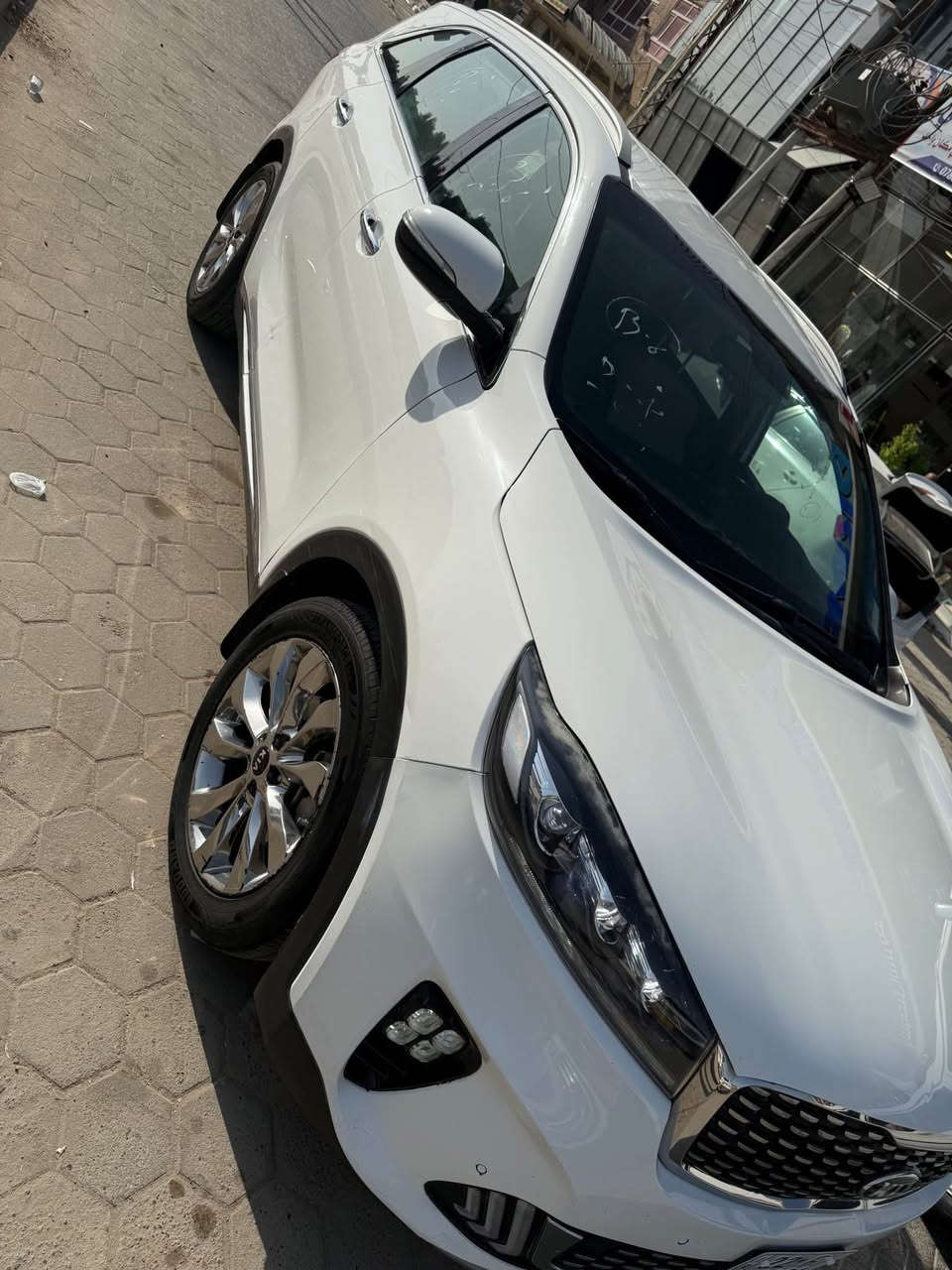 السلام عليكم 
كيا سورنتو موديل 2018 شكل 2020 
سياره ماشيه ٢٠٠
فول عده بني رامه
بصمه 
فتحه
ترحيب 
علامه بل دوسه
سبعه راكب
تبريد ٣ قطع
صندوق كهرباء
مري شفط
بيها هواي موصفات 
محرك ٦ ستندر
سعرها ١٩٩ بيع سريع 
سنويه جديده 2031
بيها بس قطعه وحده صبغ بيها بارد قليل مكان سياره نجف الاشرف تريد وكاله او تحويل حاضر بيها سونار
*********** النجف, العراق
