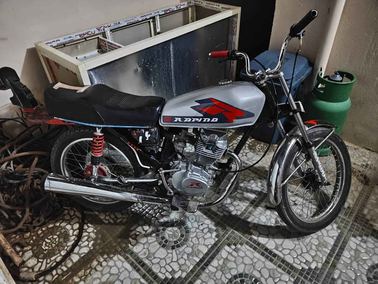 سلام عليكم
ماطور رياضي  للبيع 
رابيدو ٦احرف اصل 
موديل 25 شاصي 19
        اوراق 
ماطور ي عيب ما بي 
و سعر 575بي مجال 
مكاني خانقين حي عسكري 
رقم ***********
