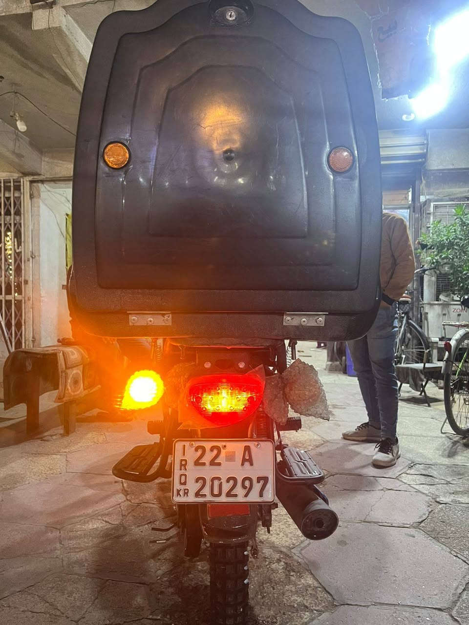 اسلام عليكم
شباب دايون 2026 اربيل ماشيه 1600 تقريب 
دراجه نضيفه توهة مخلصه سحك مذب عليهة ربع دينار ابوجهك لشارع 
باسم شركه بيهة مده 3اشهر بالتحول يعني علة راحتك 
الدراجه هية وغراضهة شلع مال بيع مستعجل 
السعر 2600 وبيهة مجال للشراي 
بيك خير وادلل اني مكلف بالنشر مكان بغداد الدورة 
وهذا رقم صاحبهة 
***********
