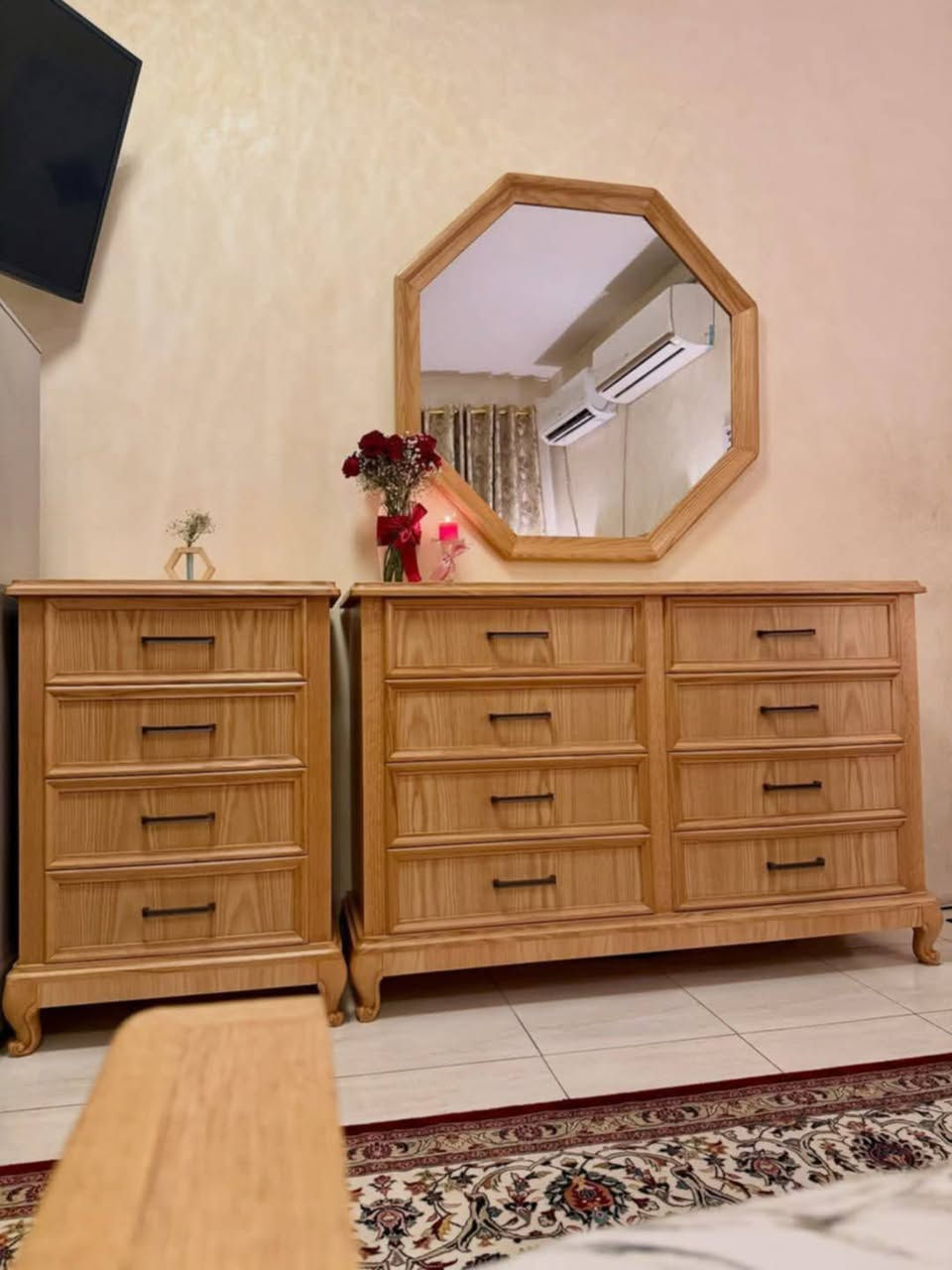 #قسط_غرفتك_براحتك
✔️ ويانا مدة التقسيط سنة و نص بدون مقدمة 
✔️ لحاملي ماستر كارد الرافدين من الموظفين و المنتسبين و المتقاعدين
✔️ يوجد فصال حسب الطلب
✔️ يمكنكم استبدال غرفكم القديمة بغرفة جديدة وتقسيط ا ونلفرق
✔️ غرف نوم باحدث الموديلات من خشب الصاج
📌العنوان : الموصل / الجانب الأيمن / الصناعة القديمة / اليابسات مقابيل ميزان البيادر 
📱اسياسيل : *********** (يوجد واتساب)
📱 كورك : *********** (يوجد واتساب
