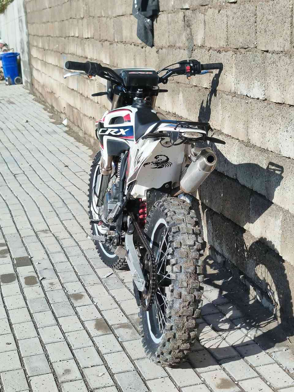 السلام عليكم للبيع دراجة CRX300 موديل 2025 محدث 2026 كهربائيات كلها شغالة مابي اي نقص للاتصال(***********)
