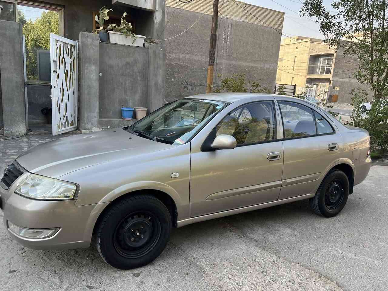 سلام عليكم 
نيسان سني ٢٠١٠ مكفوله من الصبغ والضربه سياره حلوه     وجديده استخدام شخصي لدكتور
رقم اربيل باسمي  تحويل ثاني يوم عادي 
رقم انكليزي  سنويه جديده وهزه جديده 
سياره كامله ماناقصه اي شي  من تبريد من حداديه من كهربائيات كل شي شغال بيهه السياره رايدهه ب٩٥ وبيهه مجال 
بغداد حي الجهاد
رقم الهاتف ‭٠٧٧٠ ٨٧٥ ٩٦٠٤‬
