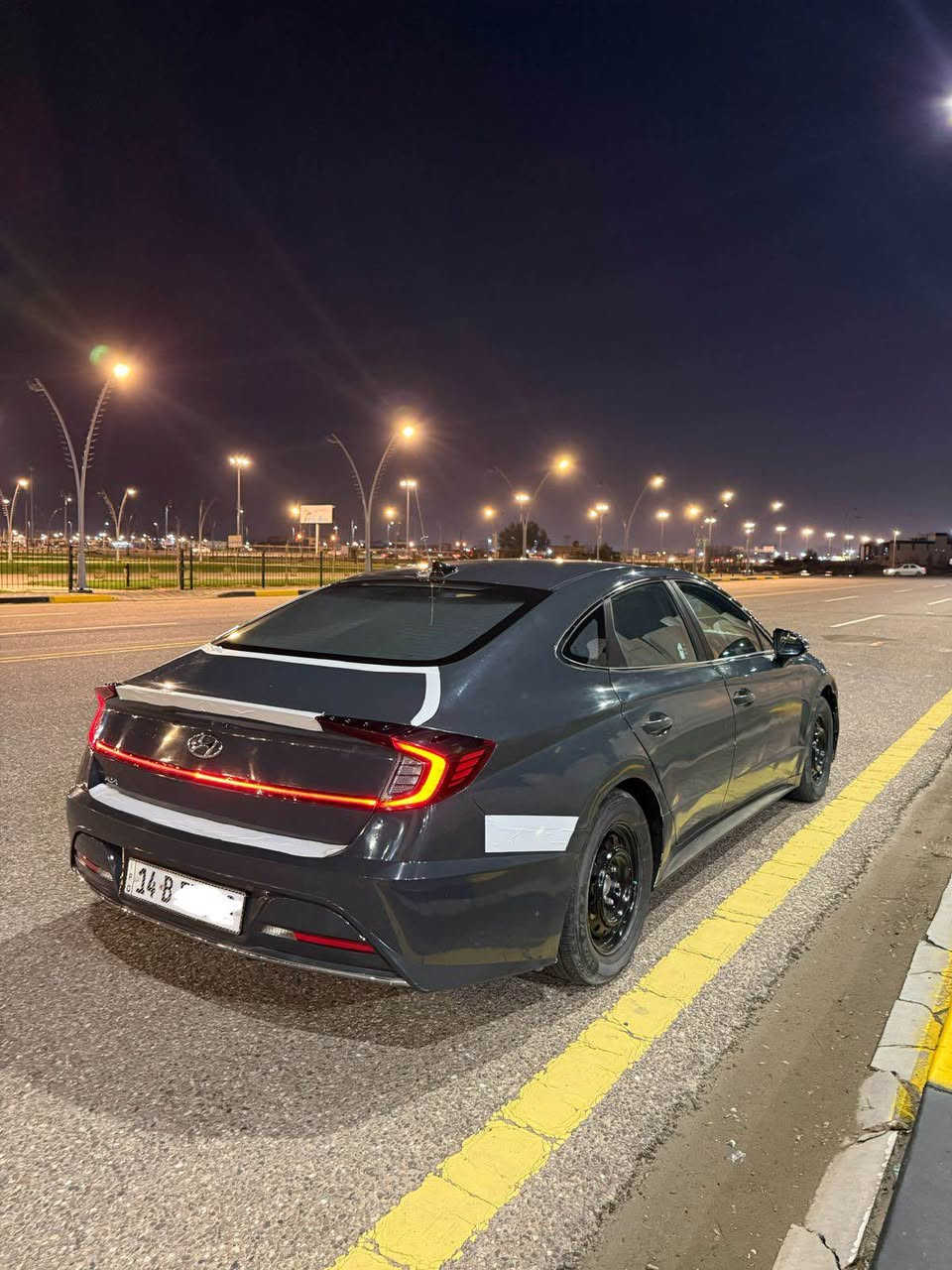 للبيع سيارة: سوناتا وارد خليجي تكسي دبي 
•الضرر: الجاملغ الخلفي صبغ عام تغيير لون 
•الرقم: بصرة بأسمي
•الايرباكات: سليمة
 الشواصي سليمة

•المواصفات :
▪️السيارة:سوناتا 
▪️الموديل: 2023اصل
▪️المحرك: 2000هايبرد
▪️العداد:47 الف وقابلة للزيادة
▪️حجم الويل: 17 مع تخم تاير 
▪️لايتات زينون حاجب LED مع كشافات دعامية زينون
▪️قمارة حديد
▪️غرفة السيارة : كشنات السيارة مخمل 
▪️شاشة الدشبول حجم كبير للتحكم بايعازات السيارة
▪️بصمة دخول 
     ترحيب بالمري 
▪️اشاير بالمرايا الجانبية
▪️سستم صوت 
▪️تحكم ستيرن جهتين بلوتوث وحاكية وكروس سرعة 
▪️نظام ABS مانع انزلاق
▪️السيارة مواصفات ، جديدة وبوضع الشركة .

السعر المطلوب:135 مع المجال قليل 
 
الاتصال على ‭*********** البصرة, العراق
