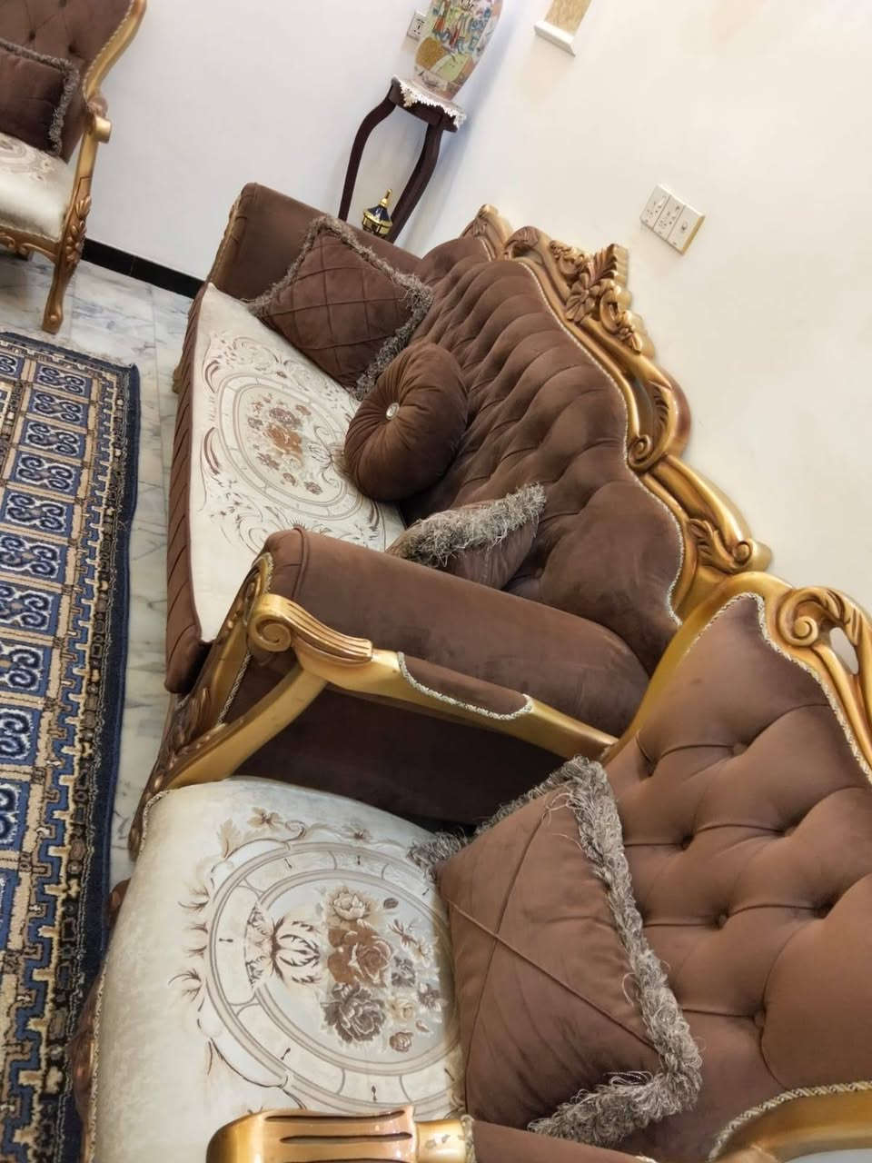 تخم زان تركي ملكي ١٠ مقاعد اخو الجديد نضافته ميه بالميه مع ميز وسطي اتصال ***********
