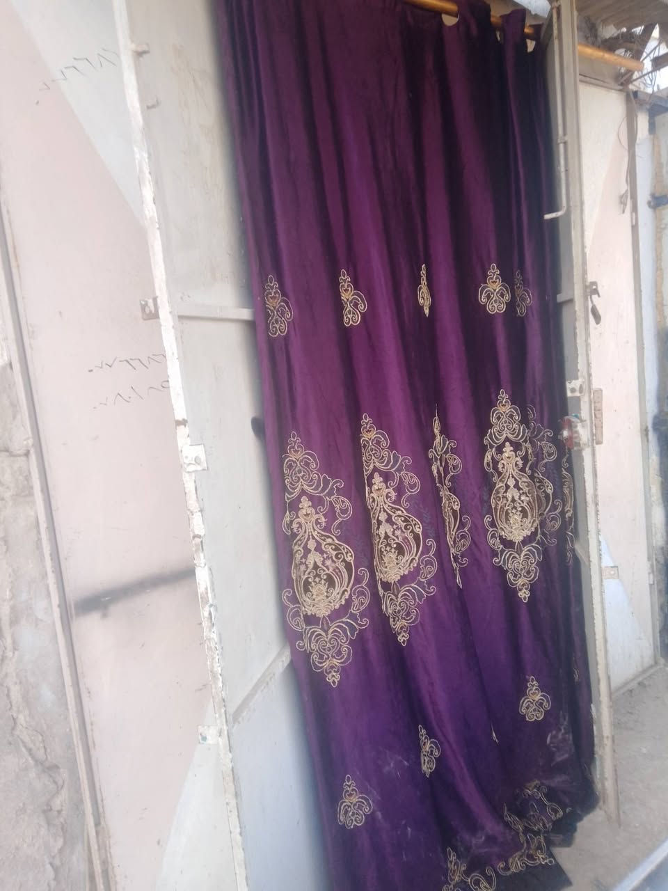 من رخصة الادمن
مجمده الماطور يشتغل والداخل نظيف ابيعه كشر السعر40الف
بردات قديفه عدد2قطعتين مع البواري السعر15الف
مفرش رصاصي يحتاج غسل السعر 25الف
حله شارع 60
***********
***********
