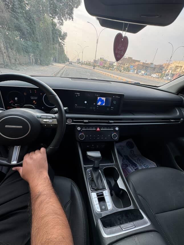 فول مواصفات
فتحة سقف 
بصمة وتشغيل عن بعد 
عداد المسافة 2400 
تدفئة وتبريد بالمقاعد 
تدفئة ستيرن 
كشن السائق كهرباء 
كشنات جلد 
خمس وضعيات قيادة 
جنطة شفط كهرباء 
تبريد قطعتين 
شاشة حجم الكبير مع كامرات 360 درجة 
رادارات ونقاط عمياء 
الحادث طخة بالبنيد ومصلح نفسة 
مكان السيارة النجف للاستفسار الاتصال
٢١٧ بيه مجال 
***********
