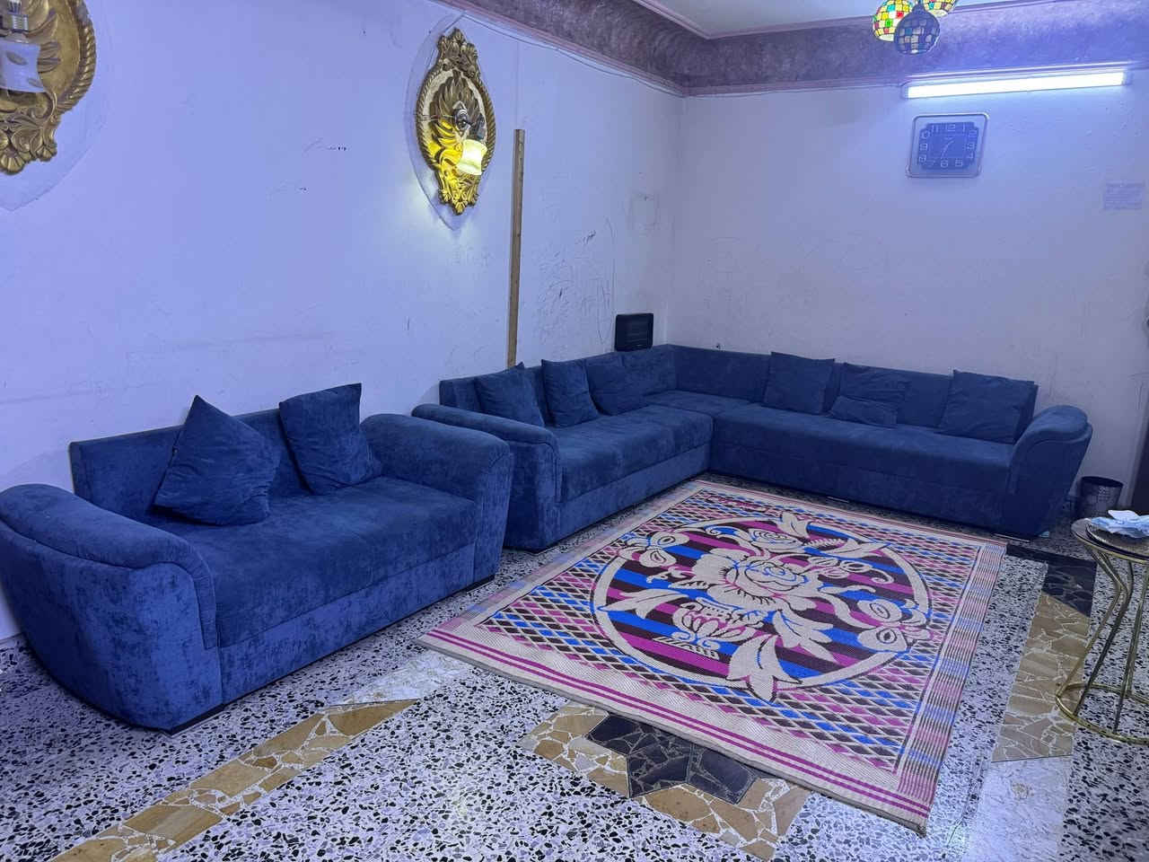 السلام عليكم
تخم قنفات للبيع 10 مقاعد العنوان بغداد الاعلام 
للأستفسار *********** واتساب
