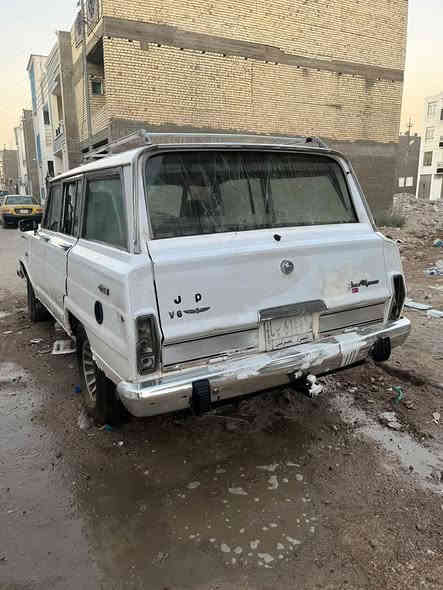 سياره جيب وكنر موديل قديم من النوادر يمكن منها بالعراق بس (٣)سيارات شغاله وكل كمالياتها كامله بس يرادلها صبغ وتعتبر من الانتيكات السعر على الخاص وهذا رقمي ***********
