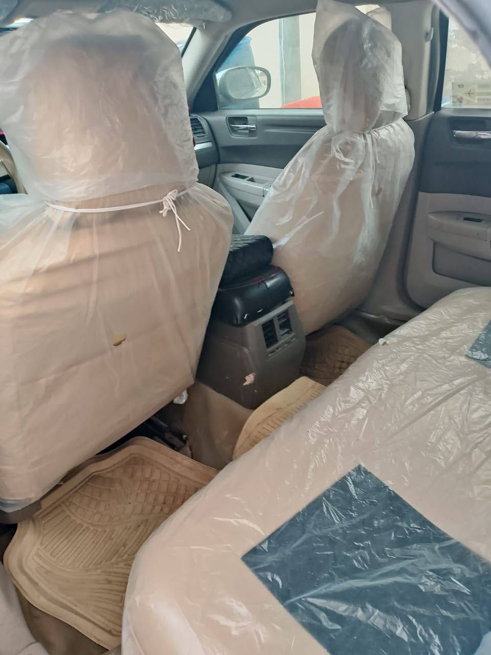 سلام عليكم من رخصة صاحب الكروب
اوباما للبيع موديل 2008 رقم اربيل الدولي الجديد سنوية جديدة وهزة جديدة قبل شهر مسوي الهزة 
سيارة من امريكا ضربته جاملاغ 
مكينة مبدل جديدة قبل شهرين حدادية من الطول للطول مئة بالمئة نجي للكهربائيات من الطول للطول جاهزة اسم جطل مابيه لايتات زنون الاصلي تخم تاير قبل شهر شادة 
سيارة ما مشتغلة على اي خط مال اي محافظة تبريد ثلج تدفئة فول مدوشمة جديد سيارة مال بيت إدامة كاملة عليه
تخم نوزل مال حاوية تخم بلكات جاهزة فول  
سيارة مصبوغة فقط حزام بدون أي ضربة أو معجون مصبوغة جمالية اثر شخوط لا قمارة ولا جنطة مصبوغات
اخوان السونار مرفق بالمنشور  
للبيع  ب100 وبيه مجال 
مكان السيارة واسط بدرة 
***********
